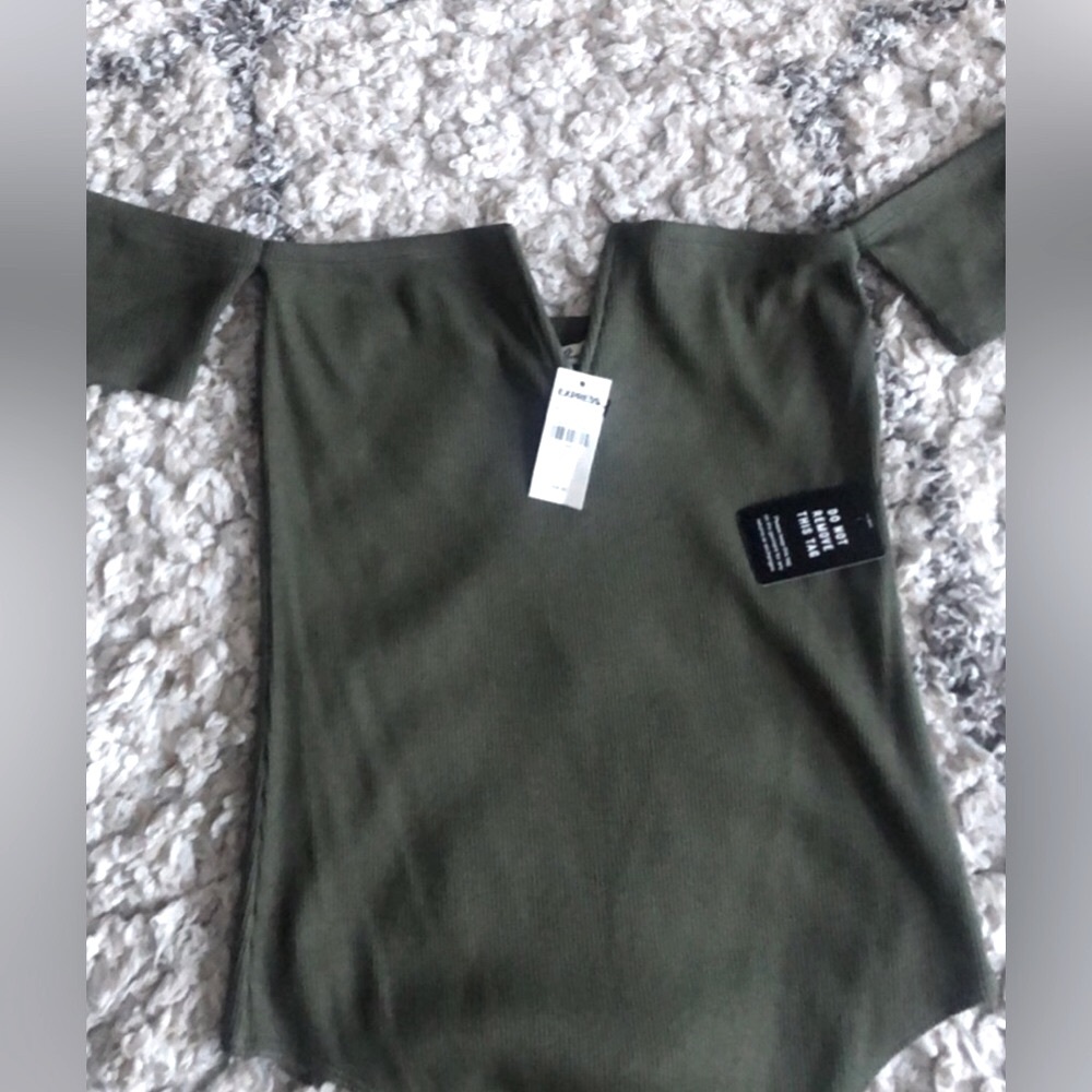 EXPRESS bodysuit, V-wire & ribbed, on or off shoulder, snap closure. NEW tags - Picture 5 of 13